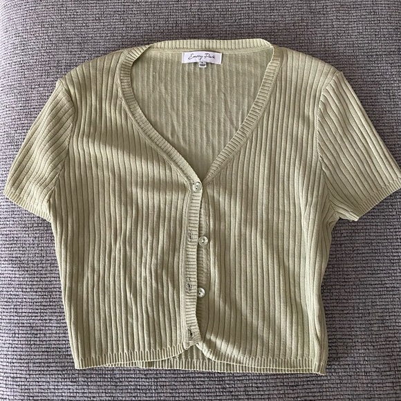 Lulus Tops - Cropped button down